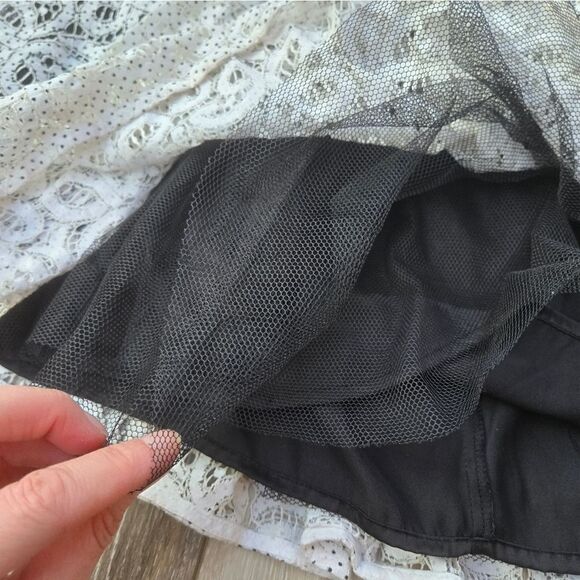 HD In Paris skirt white lace layered, black band at waist hidden back zipper L - Picture 4 of 12